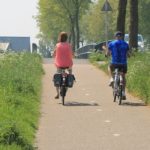 twee fietsers op het fietsroutenetwerk in Westfriesland