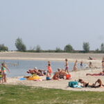 Strand bij Vooroever Vlietsingel bij Medemblik aan het IJsselmeer